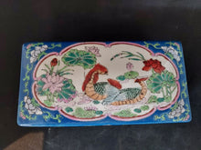 Charger l&#39;image dans la galerie, Boîte en porcelaine avec couvercle
