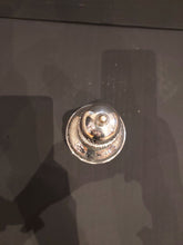 Charger l&#39;image dans la galerie, Sucrier finement décoré en métal argenté
