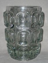 Charger l&#39;image dans la galerie, Magnifique vase SKLO UNION en verre pressé
