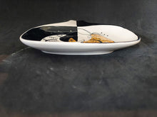 Charger l&#39;image dans la galerie, Petite assiette en céramique
