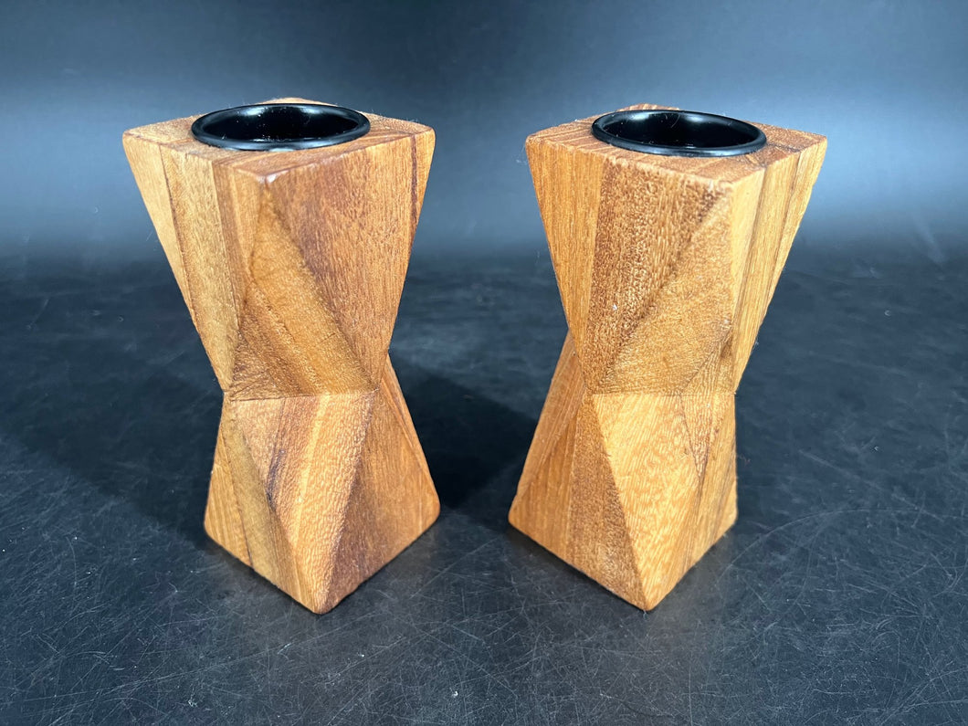 Bougeoirs design en bois. Seconde moitié du XXe siècle