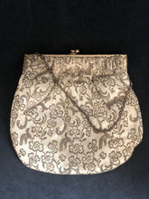 Charger l&#39;image dans la galerie, Petit sac en soie
