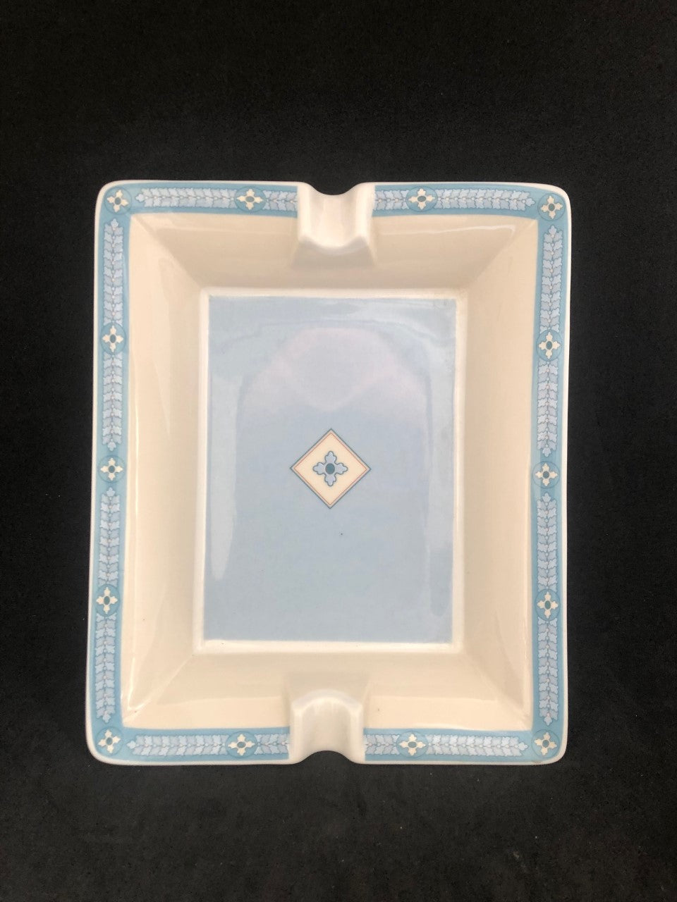 Cendrier de collection en porcelaine