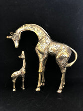 Charger l&#39;image dans la galerie, Statuette girafe et girafon
