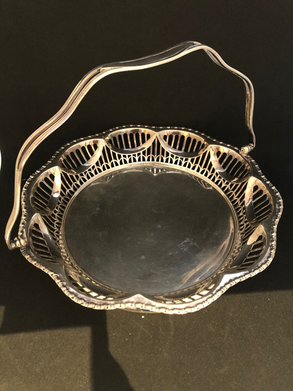 Panier argenté avec manche